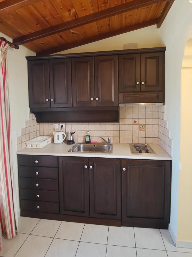 Pansion Nikos Apartment Патитири Екстериор снимка
