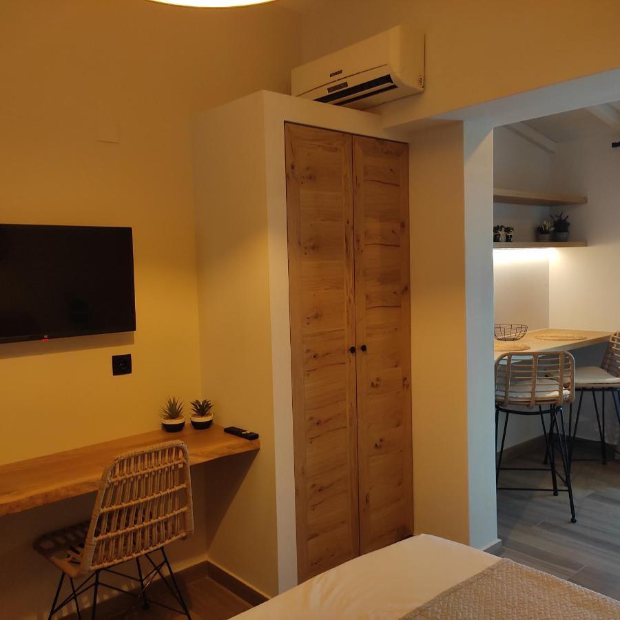 Pansion Nikos Apartment Патитири Екстериор снимка