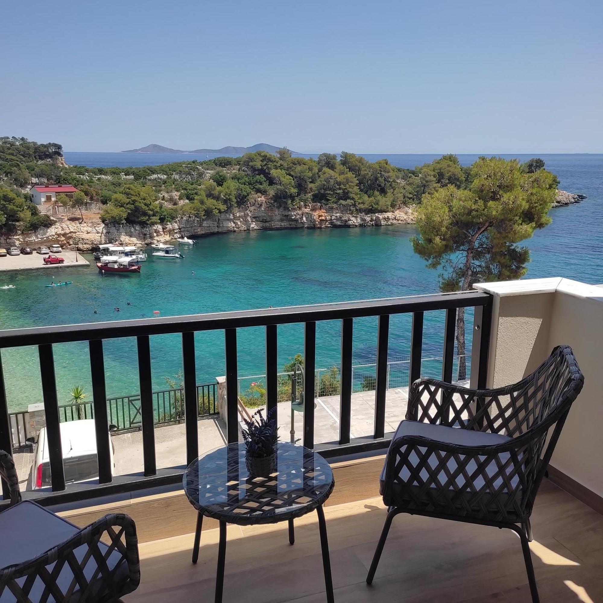Pansion Nikos Apartment Патитири Екстериор снимка