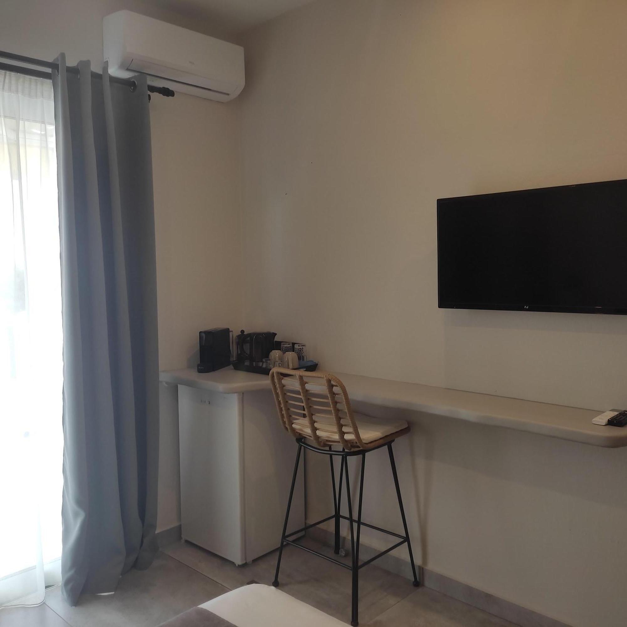 Pansion Nikos Apartment Патитири Екстериор снимка