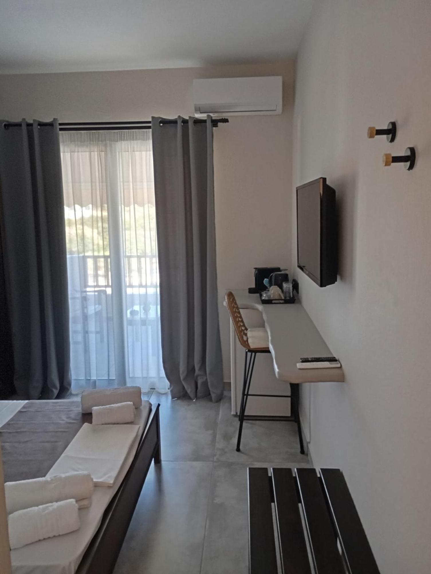 Pansion Nikos Apartment Патитири Екстериор снимка