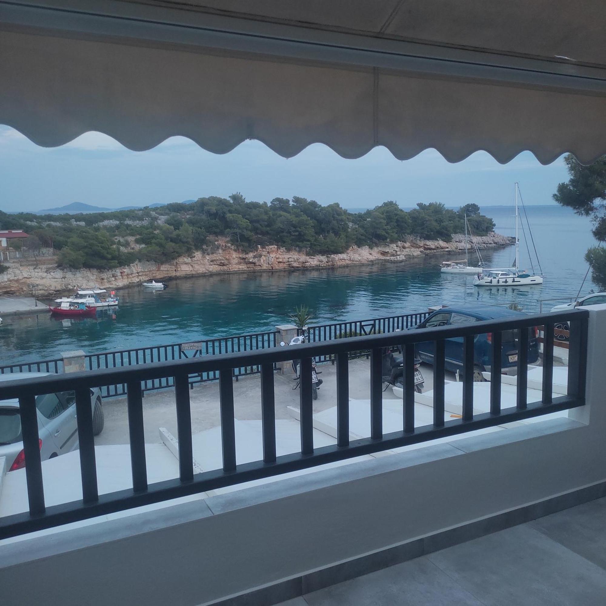 Pansion Nikos Apartment Патитири Екстериор снимка