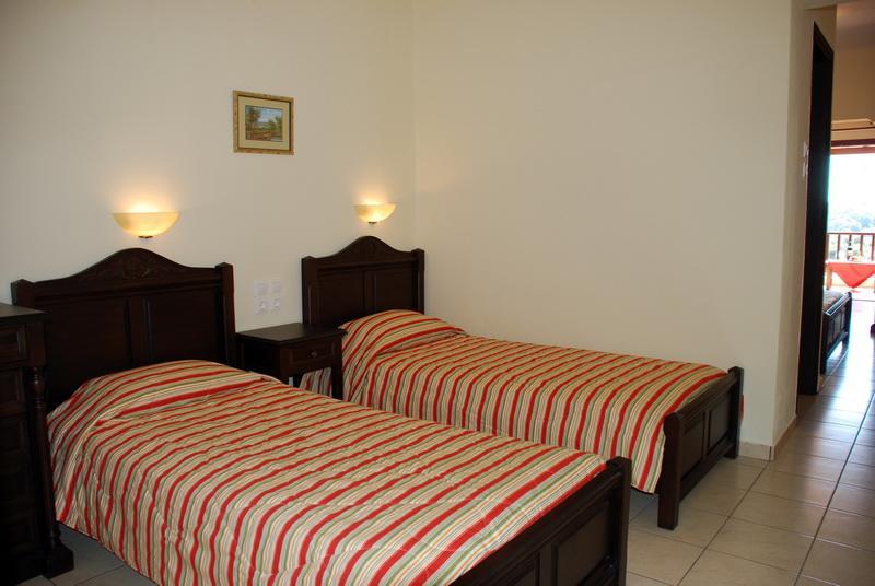 Pansion Nikos Apartment Патитири Екстериор снимка